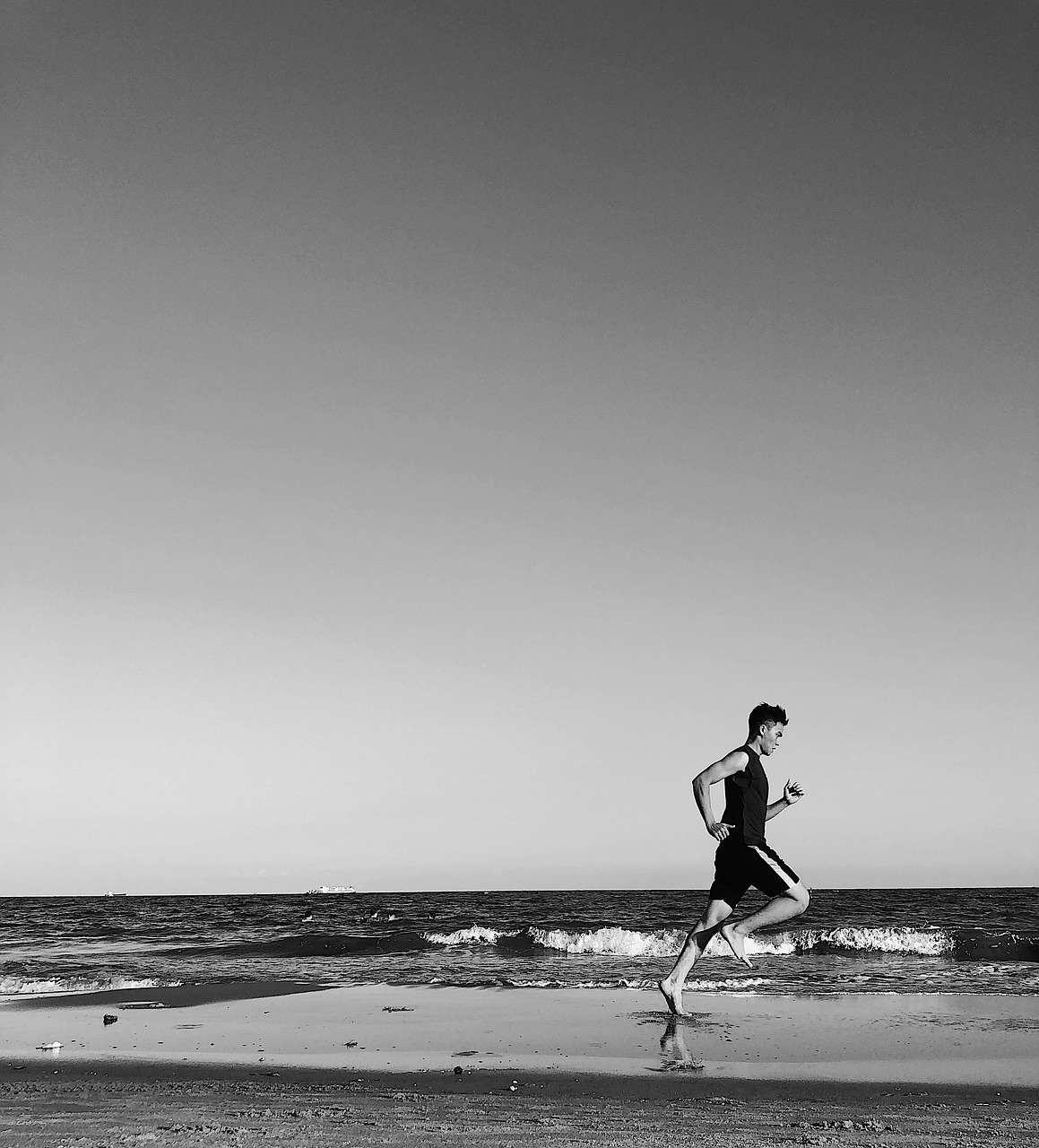 run, beach, ocean-4961494.jpg